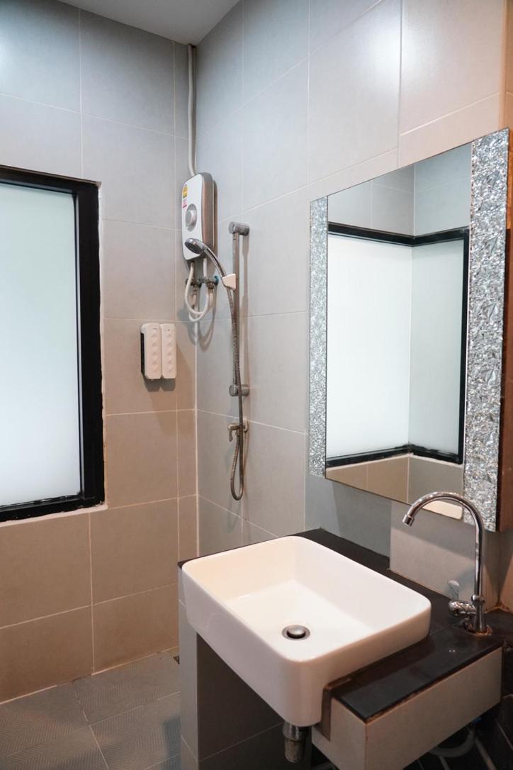 Matini Klong1 Hotel Rangsit Екстериор снимка